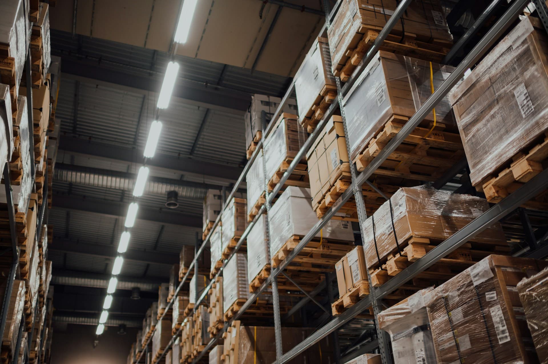 Lagerhalle eines Transport- und Logistikbetriebs